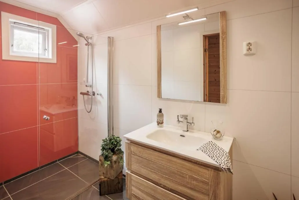 אכסניה Bomlo Eastside Cottages נורבגיה