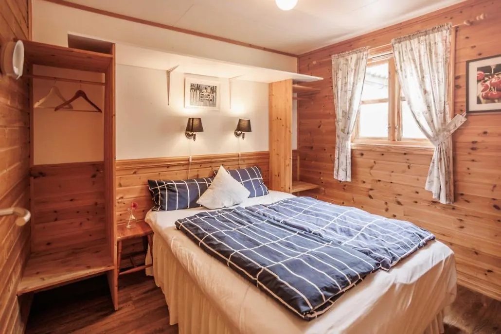 אכסניה Bomlo Eastside Cottages